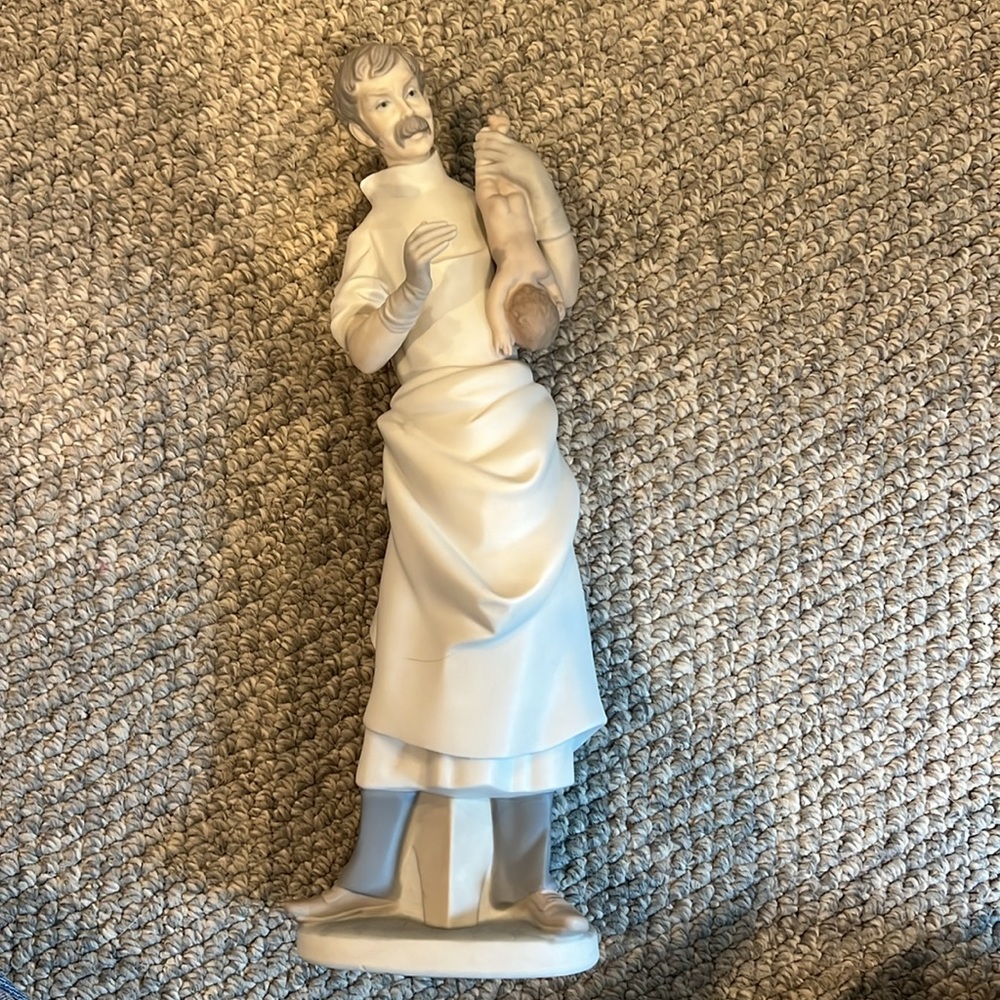 Lladro Collectible figurine Obstetrician #4763 Retired Glazed Finish